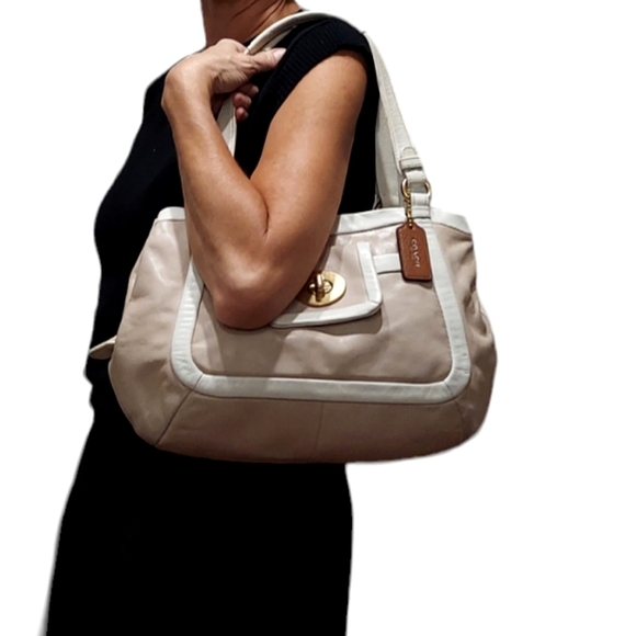 Coach Cricket Tri Tonal Shoulder Hobo Gently Loved - Picture 4 of 10